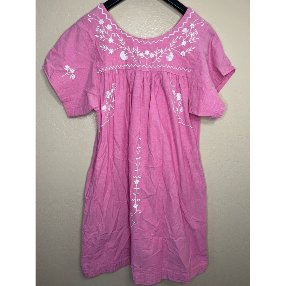 Bright Pink Mexican puebla-style dress sz medium with pockets muumuu housedress